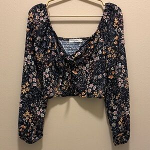 Elegant Floral Blouse with Long Sleeves